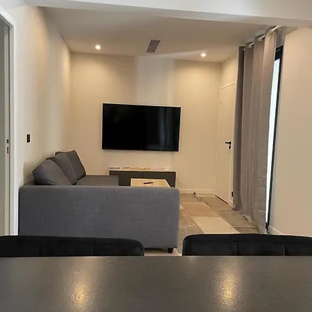 T3 Neuf Rdc Avec Terrasse Centre-ville Lavandou *