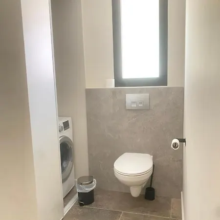 T3 Neuf Rdc Avec Terrasse Centre-ville Lavandou *